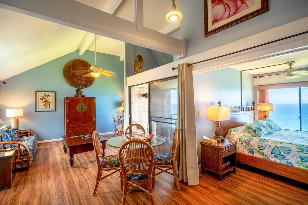 Peaceful Top-Floor Condo w/ Unbeatable Views - Photo 1
