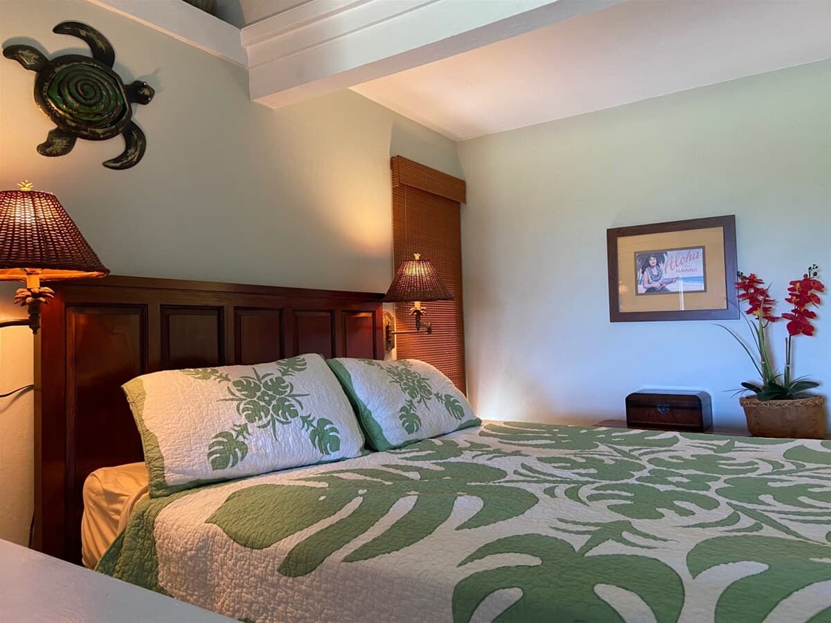 Condo in Naalehu · ★4.85 · Studio · 2 beds · 1 private bath - Photo 4