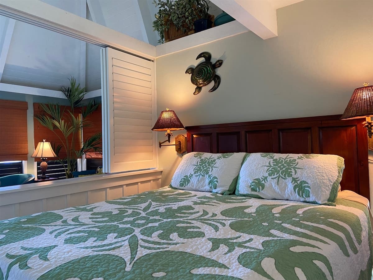 Condo in Naalehu · ★4.85 · Studio · 2 beds · 1 private bath - Photo 3
