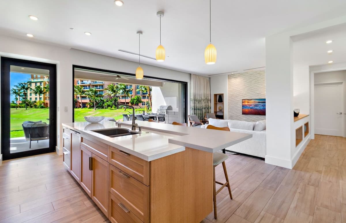 Condo in Lahaina · ★4.85 · 3 bedrooms · 4 beds · 3 baths - Photo 2