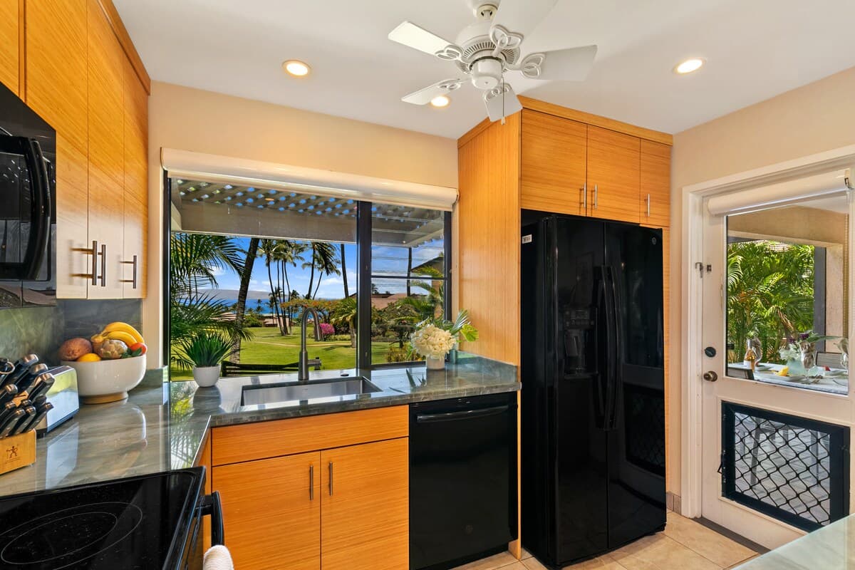 Condo in Kihei · ★4.83 · 1 bedroom · 2 beds · 2 baths - Photo 4