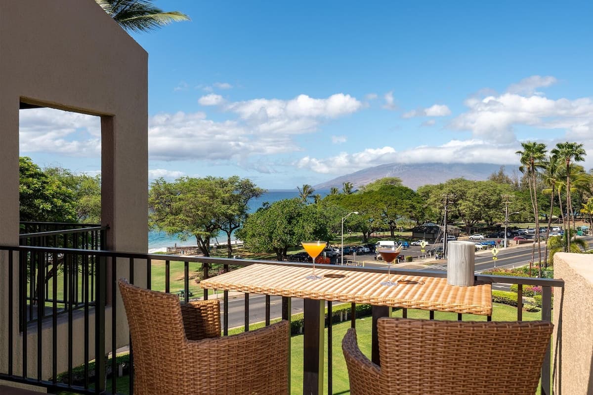 Condo in Kihei · ★4.93 · 2 bedrooms · 3 beds · 2 baths - Photo 4