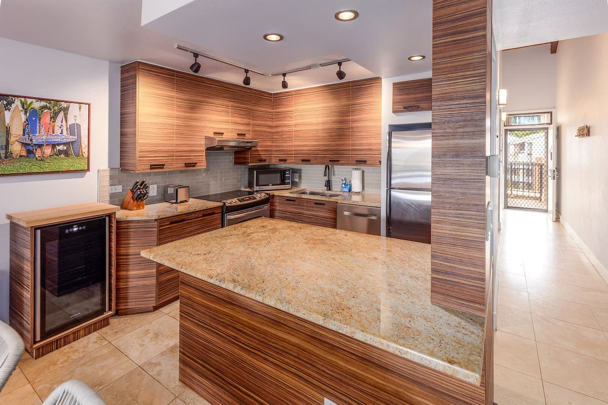 Condo in Kihei · ★4.93 · 2 bedrooms · 3 beds · 2 baths - Photo 2