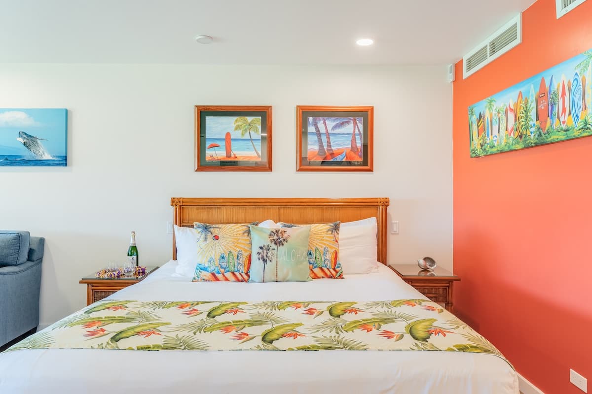 Condo in Lahaina · ★4.92 · 1 bedroom · 2 beds · 1 bath - Photo 4