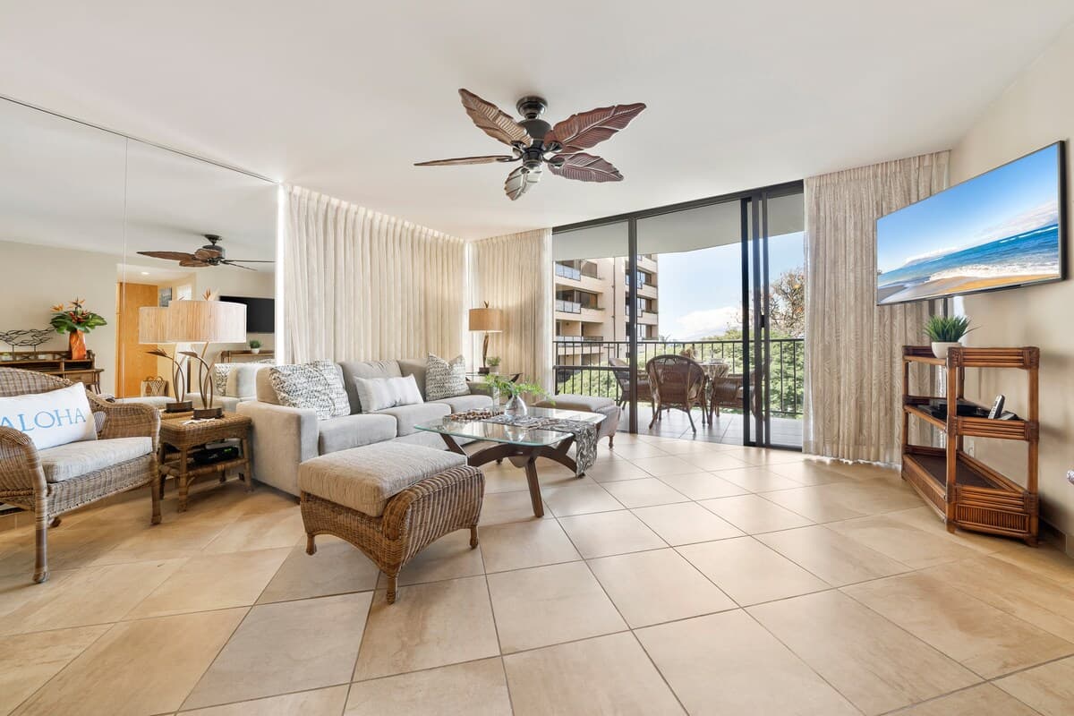 Condo in Lahaina · ★4.54 · 1 bedroom · 2 beds · 1 bath - Photo 4