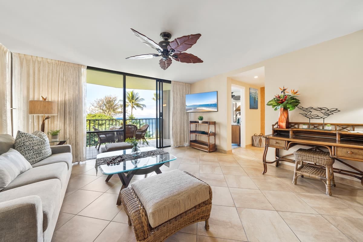 Condo in Lahaina · ★4.54 · 1 bedroom · 2 beds · 1 bath - Photo 2