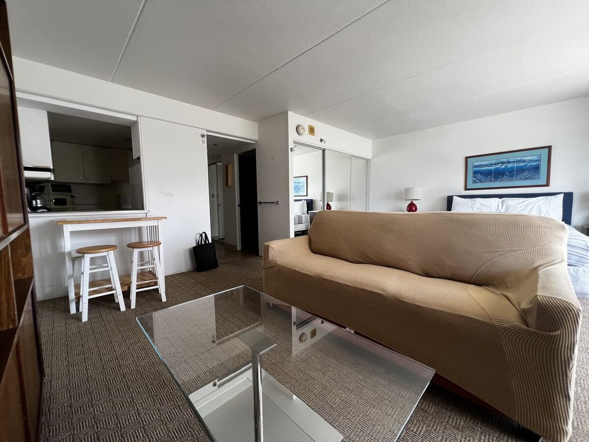 Condo in Honolulu · ★4.77 · Studio · 2 beds · 1 private bath - Photo 1