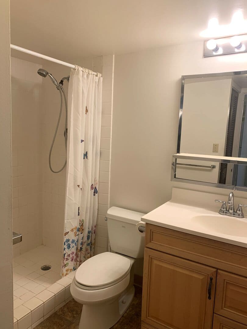 Condo in Honolulu · ★4.77 · Studio · 2 beds · 1 private bath - Photo 5