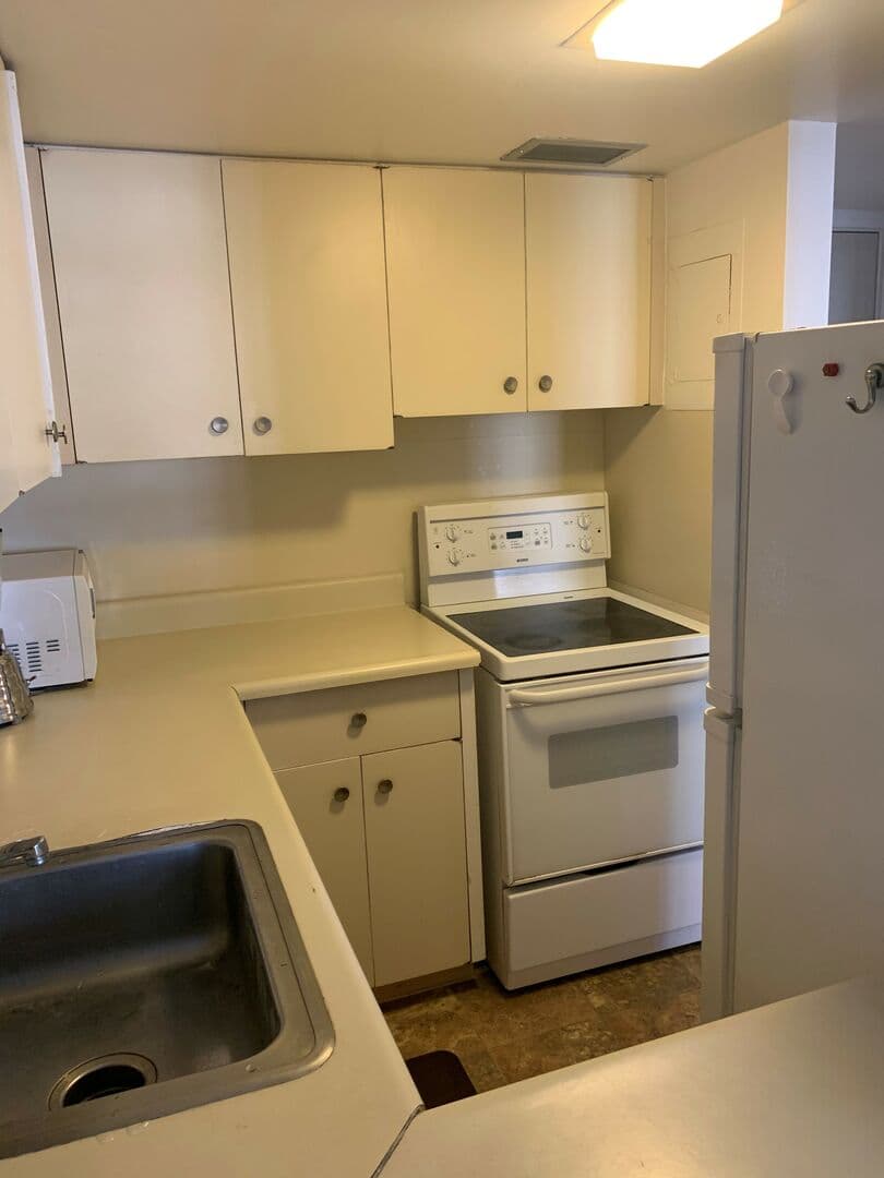 Condo in Honolulu · ★4.77 · Studio · 2 beds · 1 private bath - Photo 4
