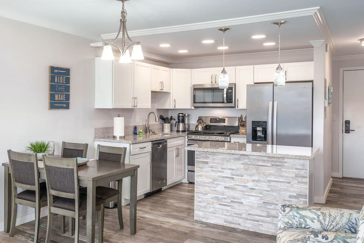 Condo in Kihei · ★4.76 · 1 bedroom · 2 beds · 1 private bath - Photo 2