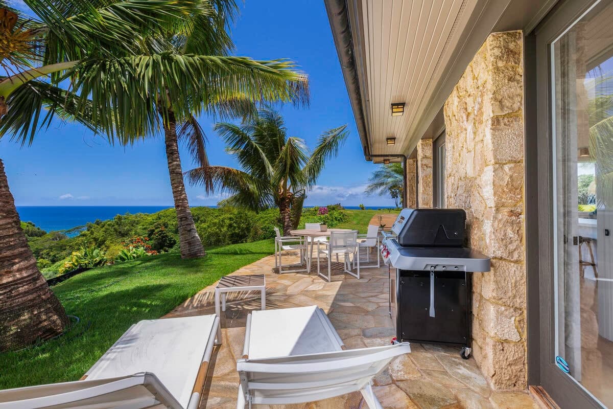Home in Kilauea · ★4.75 · 1 bedroom · 1 bed · 1 bath - Photo 2