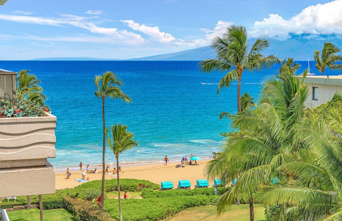 Condo in Lahaina · ★4.93 · 1 bedroom · 2 beds · 1 bath - Photo 2