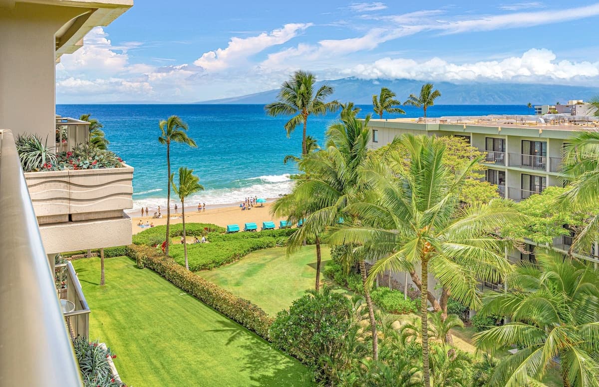Condo in Lahaina · ★4.93 · 1 bedroom · 2 beds · 1 bath - Photo 1