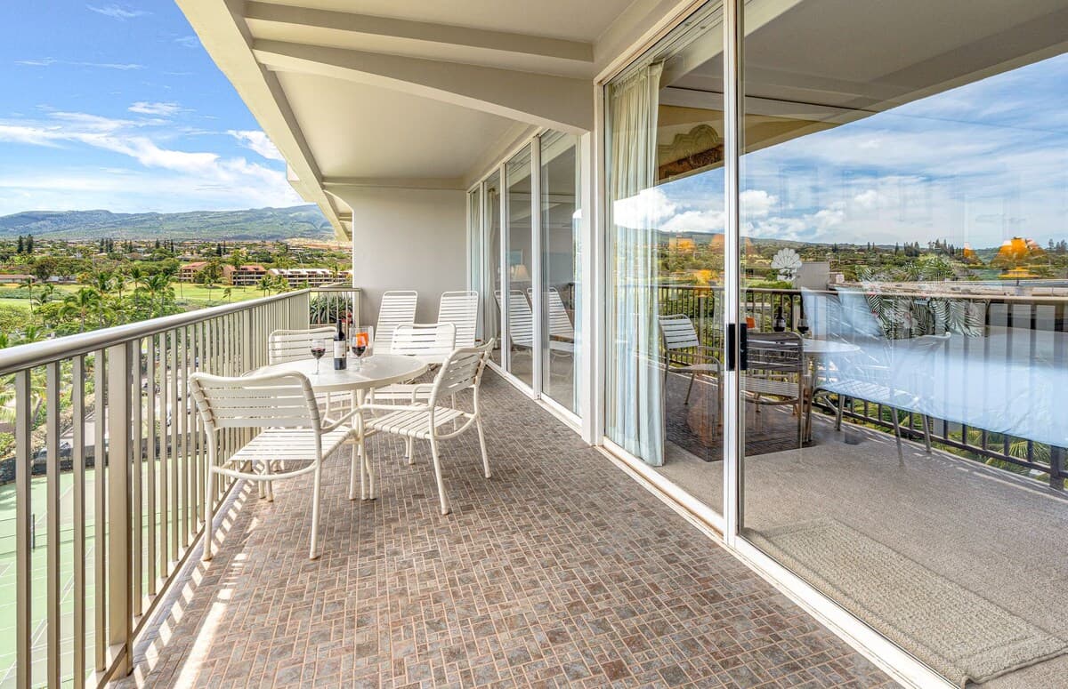 Condo in Lahaina · ★4.93 · 1 bedroom · 2 beds · 1 bath - Photo 5