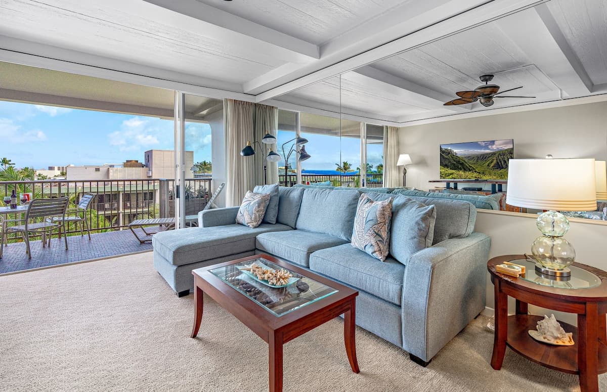 Condo in Lahaina · ★4.93 · 1 bedroom · 2 beds · 1 bath - Photo 4