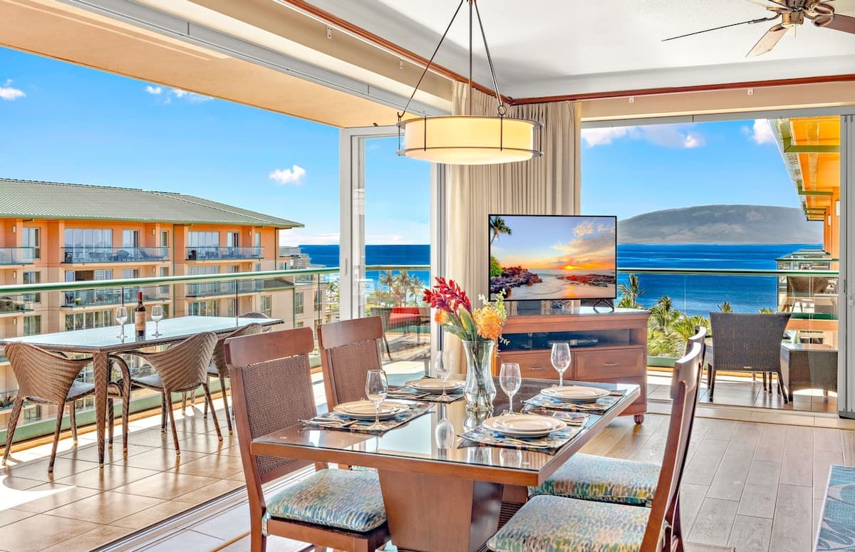 Condo in Lahaina · ★5.0 · 2 bedrooms · 3 beds · 2 baths - Photo 3