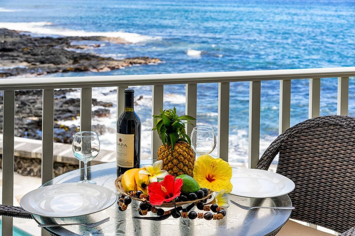 Condo in Kailua-Kona · ★4.95 · 1 bedroom · 2 beds · 1 bath - Photo 1