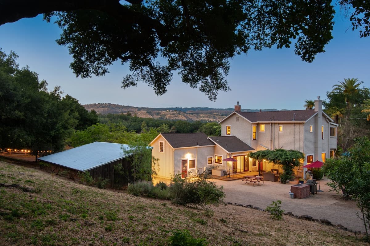 Historic Farmhouse with Vineyard Views - Photo 4