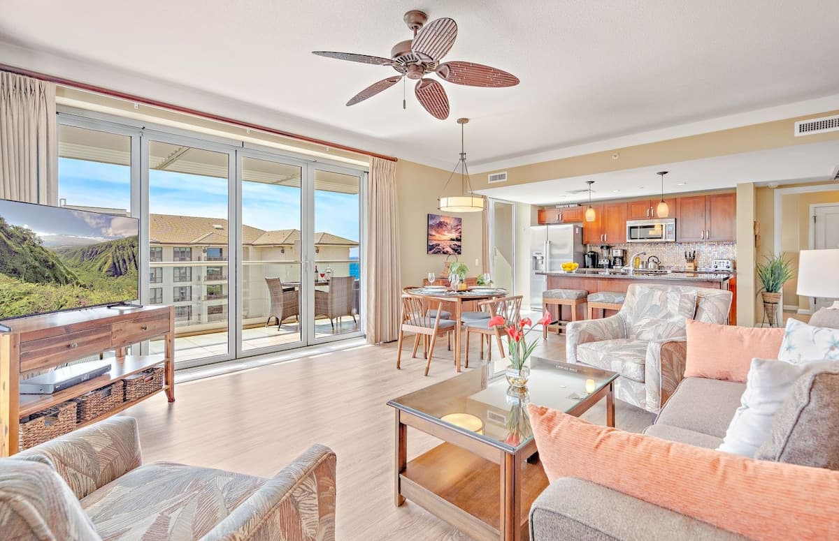 Condo in Lahaina · ★4.95 · 2 bedrooms · 3 beds · 2 baths - Photo 4