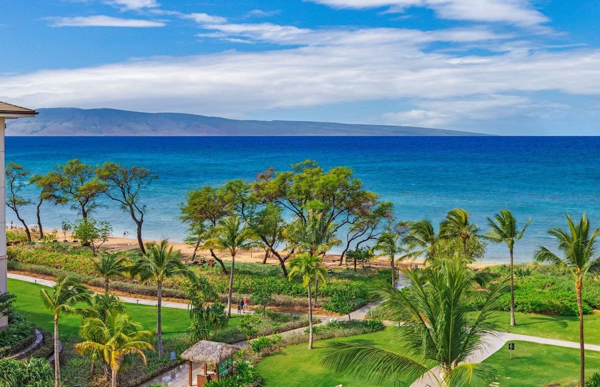 Condo in Lahaina · ★4.95 · 2 bedrooms · 3 beds · 2 baths - Photo 3