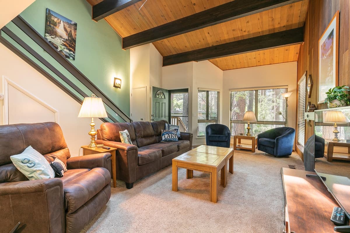 Condo in Incline Village · ★3.71 · 2 bedrooms · 4 beds · 2 private baths - Photo 3