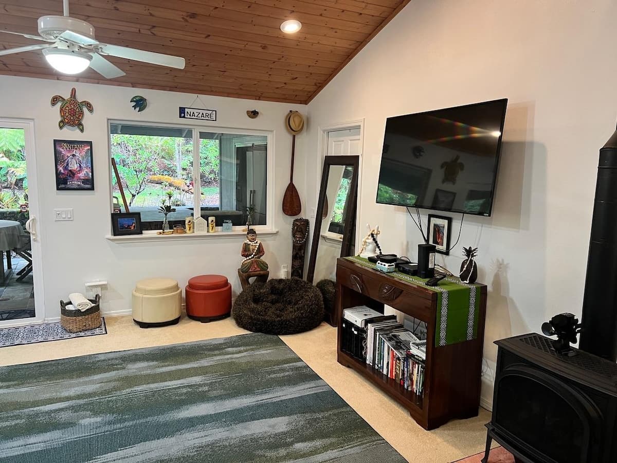 Home in Volcano · ★4.81 · 1 bedroom · 1 bed · 1 bath - Photo 4