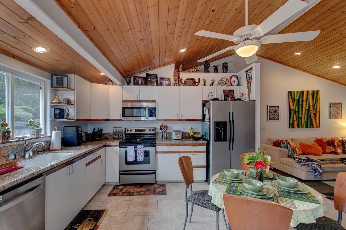 Home in Volcano · ★4.81 · 1 bedroom · 1 bed · 1 bath - Photo 5