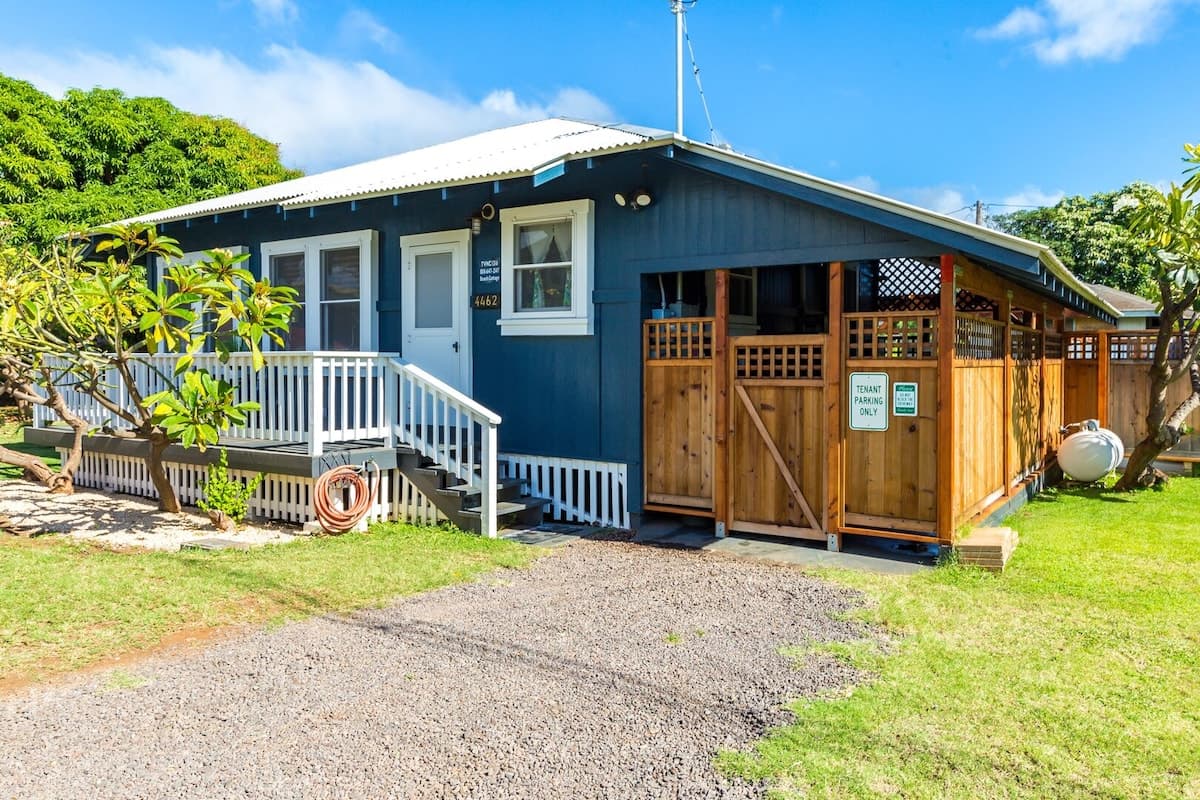 Charming 2BD Waimea Cottage, A/C, Walk to Ocean - Photo 1