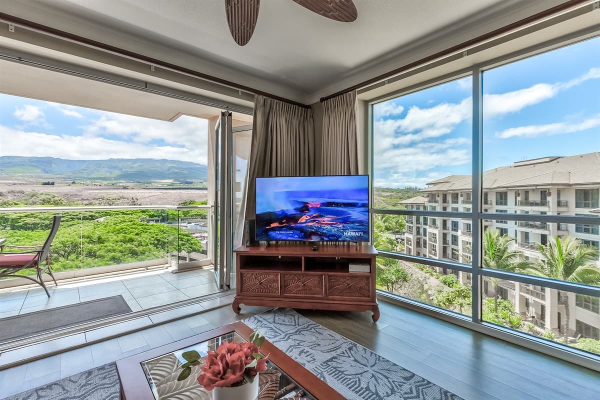 Condo in Lahaina · ★4.91 · 2 bedrooms · 3 beds · 2 baths - Photo 4