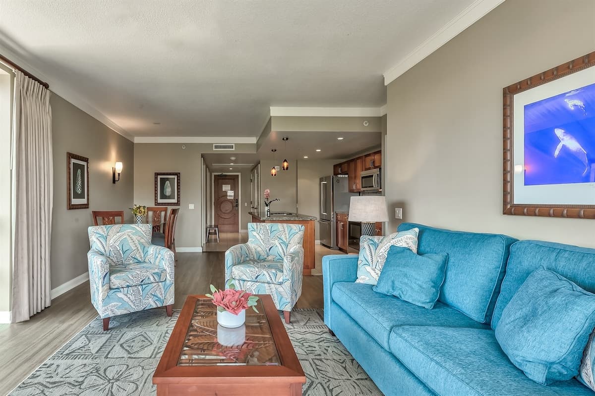Condo in Lahaina · ★4.91 · 2 bedrooms · 3 beds · 2 baths - Photo 2