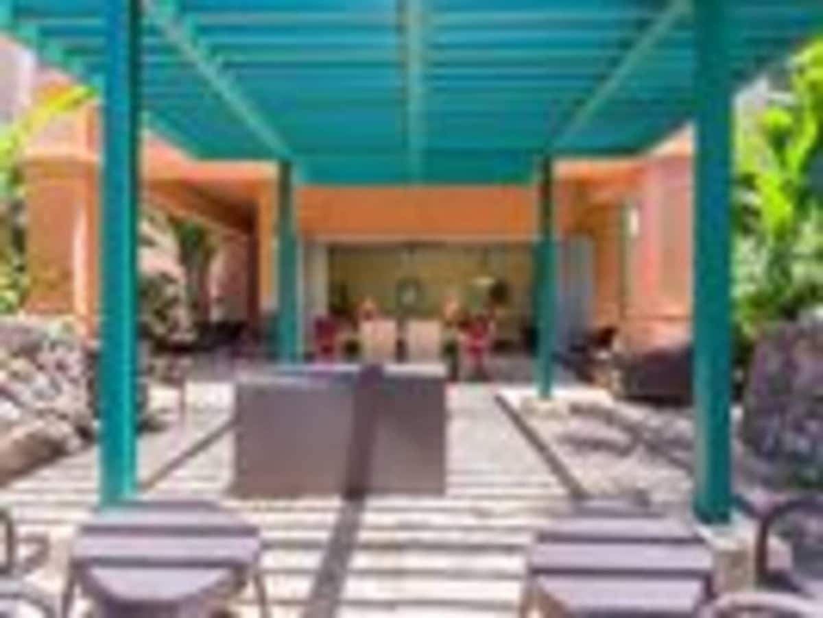 Condo in Lahaina · ★4.95 · 2 bedrooms · 3 beds · 2 baths - Photo 1