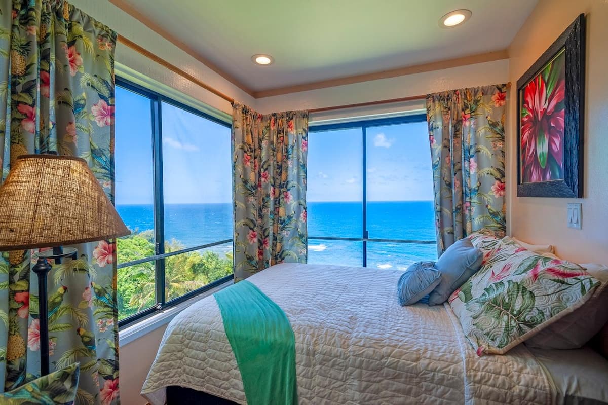 Condo in Princeville · ★4.72 · 1 bedroom · 2 beds · 1 private bath - Photo 4