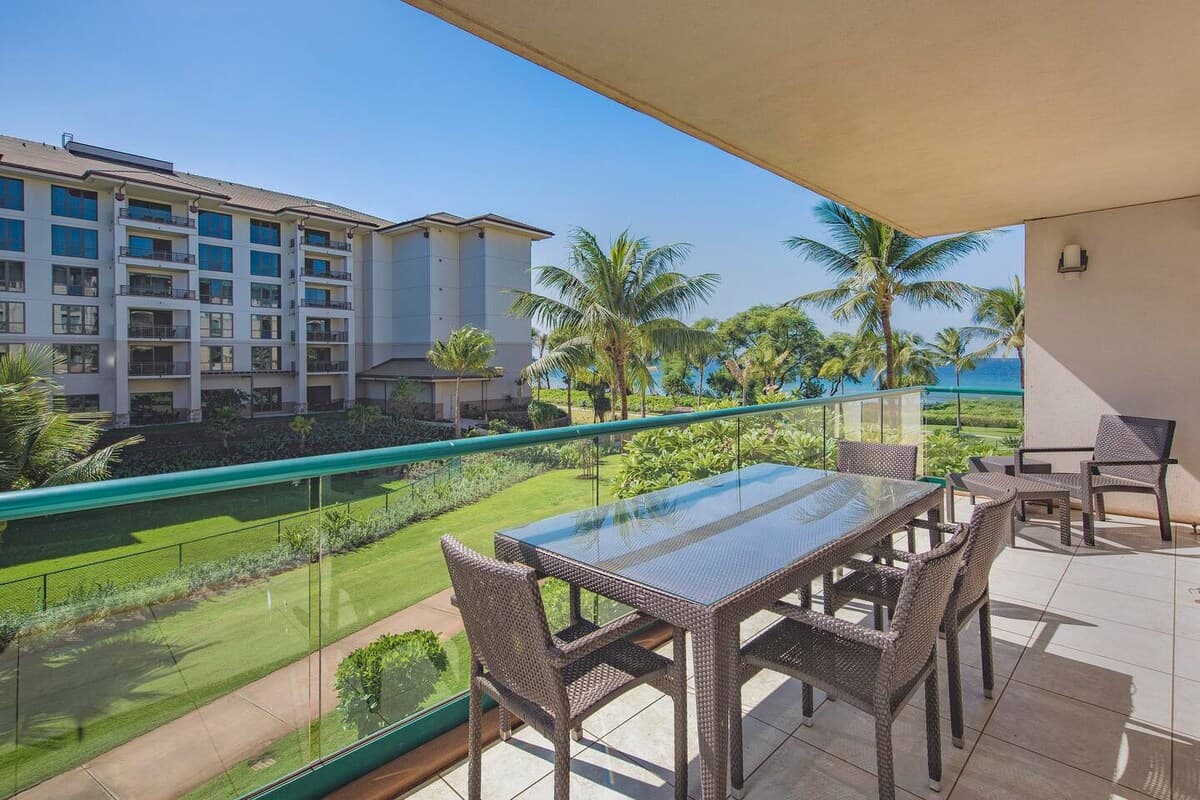 Condo in Lahaina · ★5.0 · 2 bedrooms · 3 beds · 2 baths - Photo 3