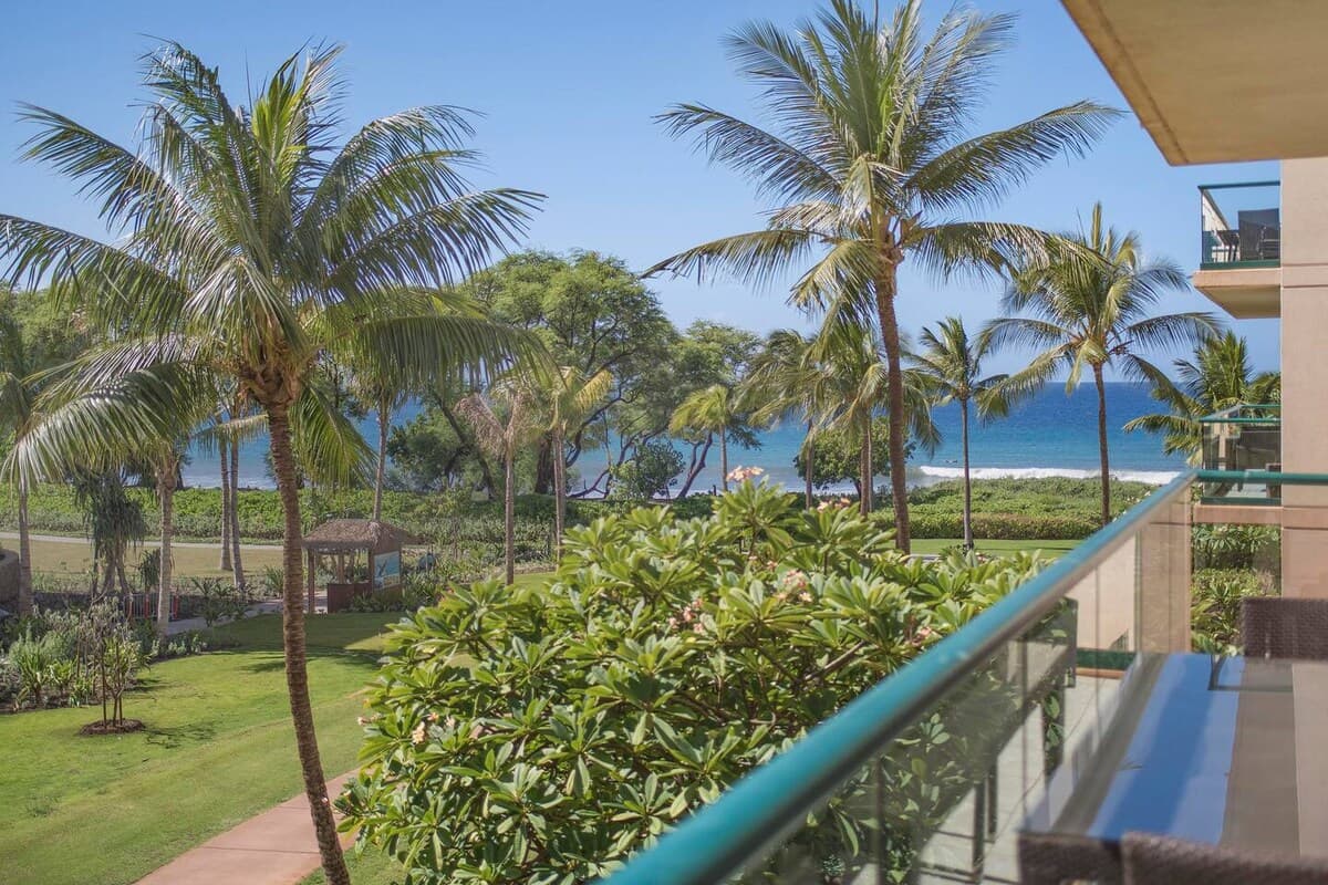 Condo in Lahaina · ★5.0 · 2 bedrooms · 3 beds · 2 baths - Photo 4
