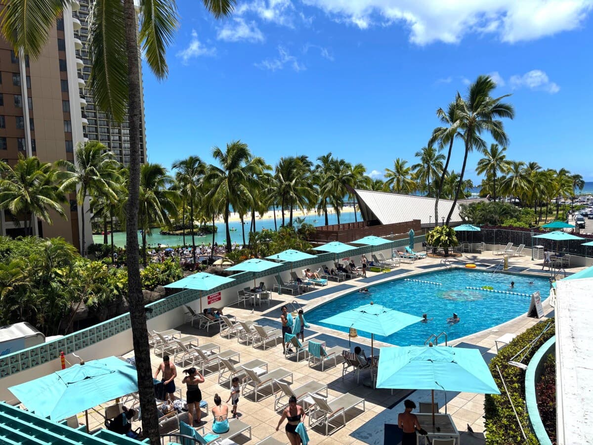 Condo in Honolulu · ★4.46 · 1 bedroom · 2 beds · 1 private bath - Photo 5