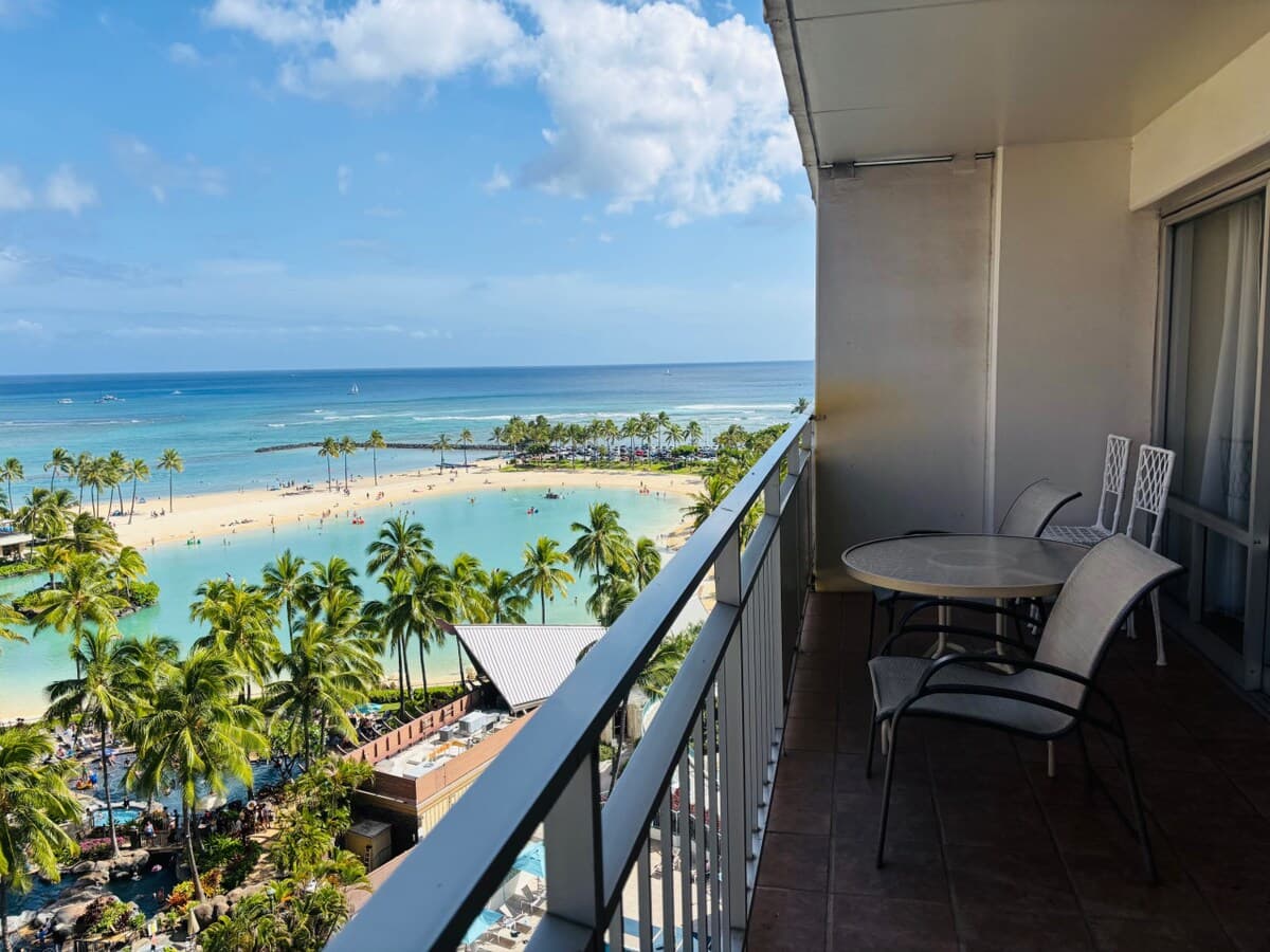 Condo in Honolulu · ★4.46 · 1 bedroom · 2 beds · 1 private bath - Photo 2