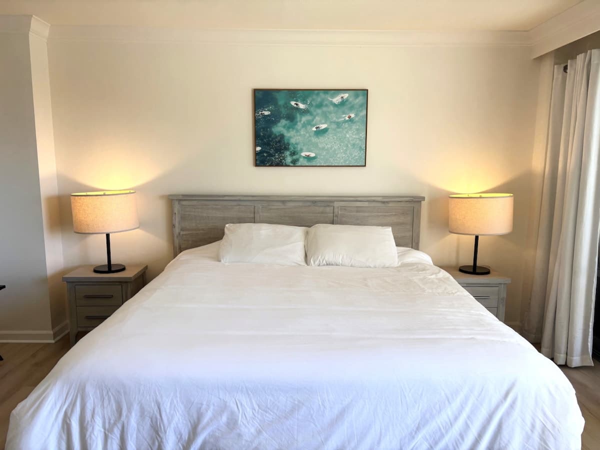 Condo in Honolulu · ★4.56 · 1 bedroom · 2 beds · 1 private bath - Photo 3