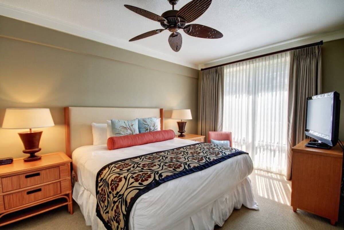 Condo in Lahaina · ★4.91 · 2 bedrooms · 3 beds · 2 baths - Photo 5