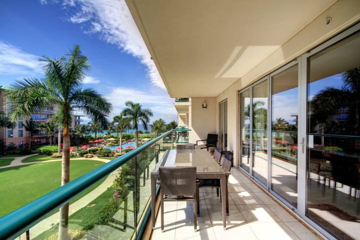 Condo in Lahaina · ★4.91 · 2 bedrooms · 3 beds · 2 baths - Photo 3