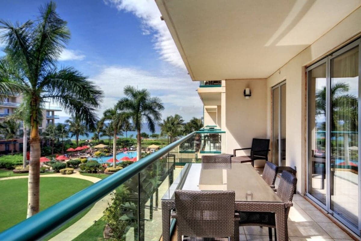 Condo in Lahaina · ★4.91 · 2 bedrooms · 3 beds · 2 baths - Photo 4