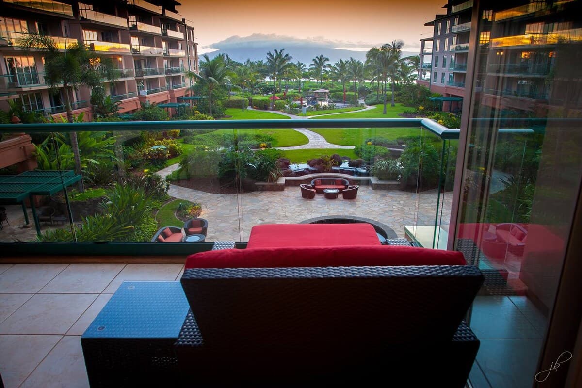 Condo in Lahaina · ★4.8 · 3 bedrooms · 4 beds · 3 baths - Photo 1