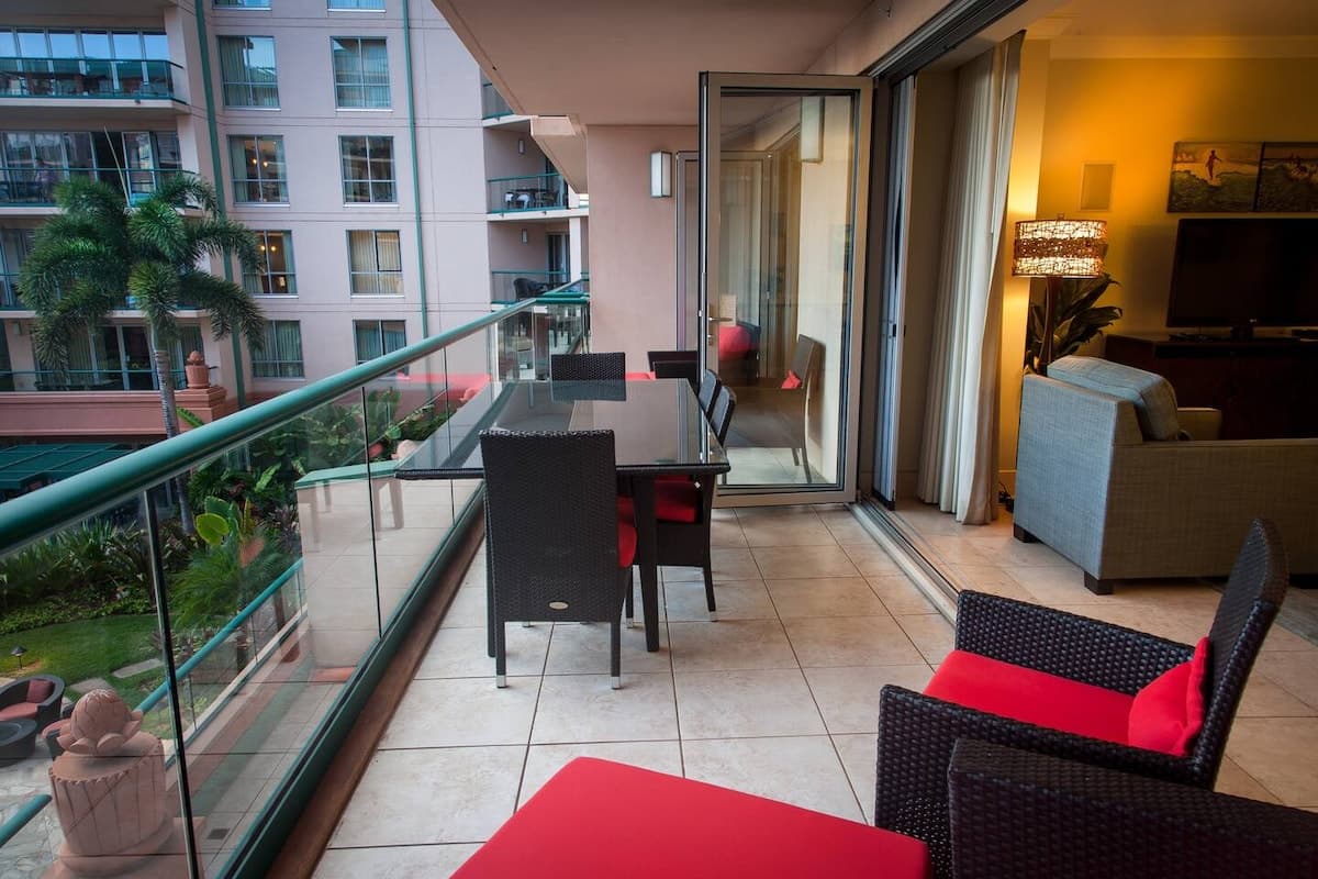 Condo in Lahaina · ★4.8 · 3 bedrooms · 4 beds · 3 baths - Photo 2