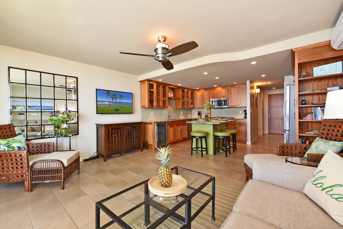 Condo in Lahaina · ★5.0 · 2 bedrooms · 3 beds · 2 baths - Photo 3