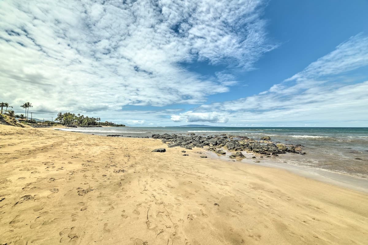 Condo in Kihei · ★4.78 · 2 bedrooms · 2 beds · 1 shared bath - Photo 3