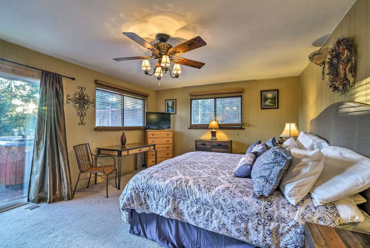Bear-Themed Mountain Home, Hot Tub & Views - Photo 1