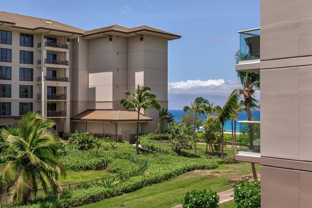 Condo in Lahaina · ★5.0 · 1 bedroom · 2 beds · 1 bath - Photo 3
