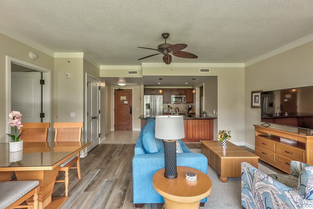 Condo in Lahaina · ★5.0 · 1 bedroom · 2 beds · 1 bath - Photo 4