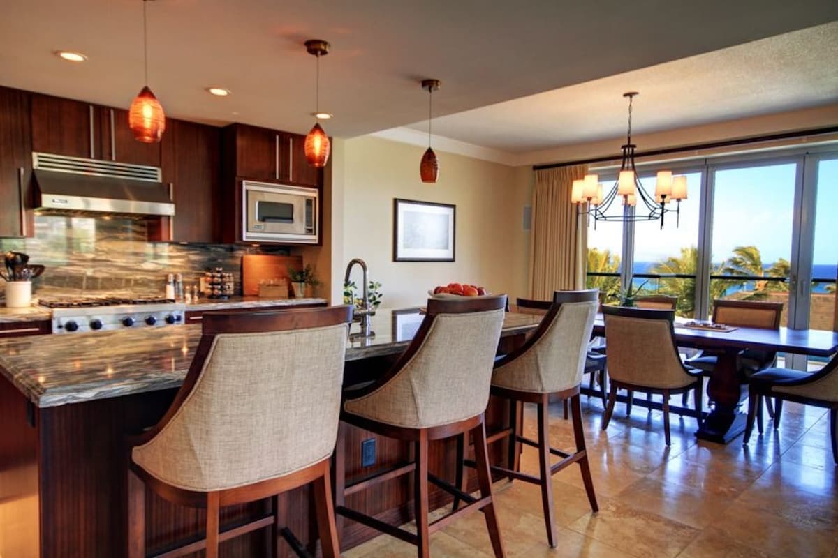 Condo in Lahaina · ★4.67 · 3 bedrooms · 4 beds · 3 baths - Photo 5