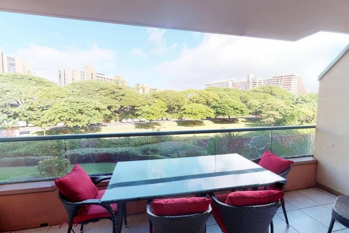 Condo in Lahaina · ★4.79 · 1 bedroom · 2 beds · 1 bath - Photo 3