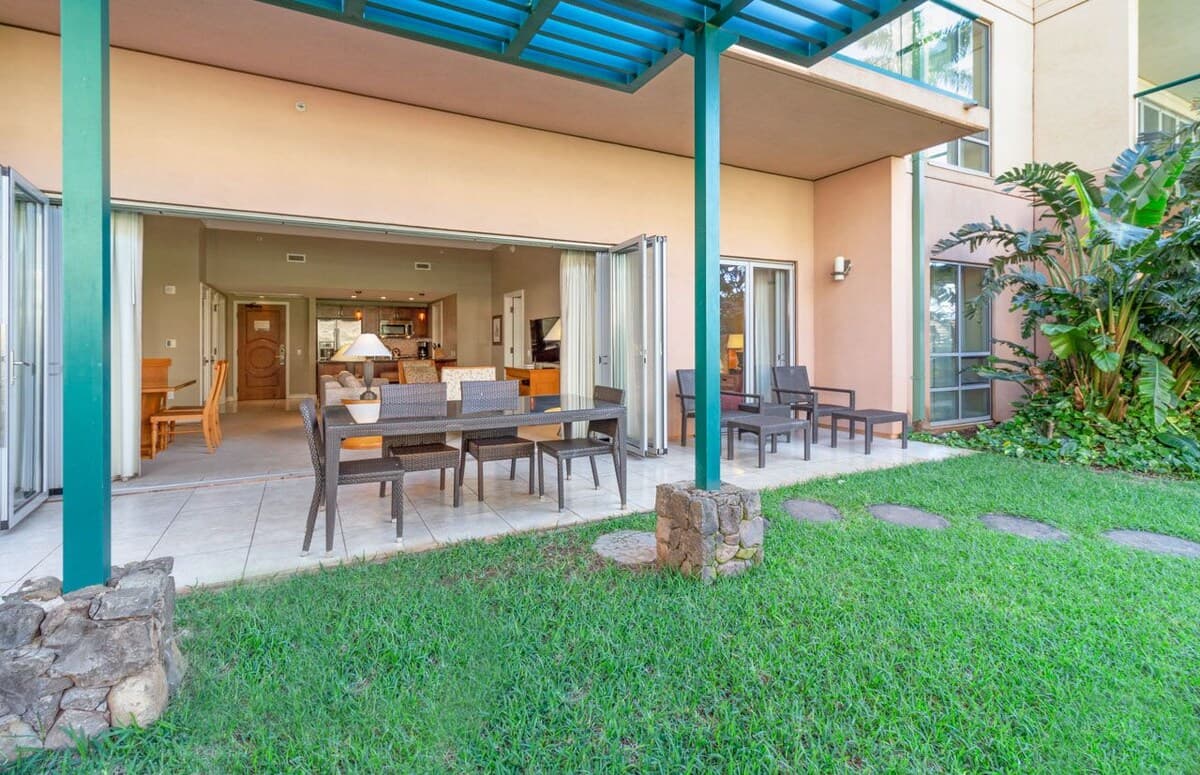 Condo in Lahaina · ★5.0 · 2 bedrooms · 3 beds · 2 baths - Photo 4